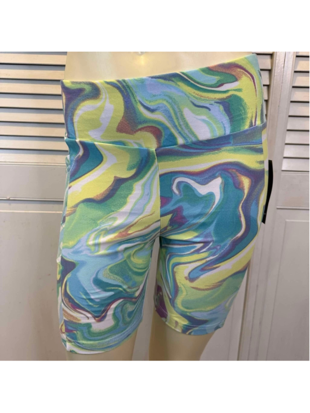 Women's No Boundaries Shorts, Size M, Blue